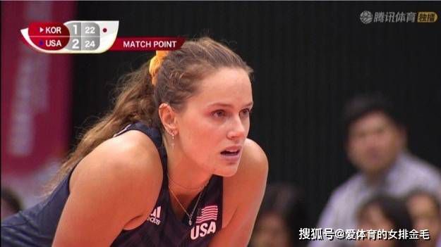 内衣睡裙外穿 夸张裤袜靴 小天后凯蒂・佩里（KatyPerry）近日为MTV欧洲音乐奖颁奖礼拍摄了一系列的宣传照。