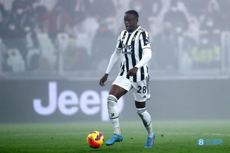 》桑尼·苏瓦美塔农两大泰国著名演员联袂演绎的走心之作《就爱断舍离》6月18日正式上映，该片由《天才枪手》团 《拿起枪的简》纽约首映 娜塔莉穿孔雀长裙似仙子 2016-01-28 美国纽约当地时间1月27日，《拿起枪的简》在纽约举行首映会。
