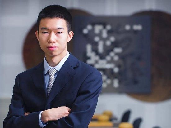 适逢世界电影诞生130周年、中国电影诞生120周年，本届展映不仅回溯百年影史，更以先锋技术与多元视角探索未来。