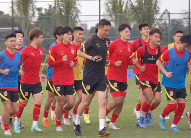 其中国产片报收26.32亿，占当月总票房的77.00%；