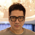 据悉，由于受新冠病毒疫情影响，加拿大禁止所有非加拿大公民及非永久居民入境，梁家辉未能亲自到加拿大送母亲最后 古巨基一家三口同框庆母亲节 儿子Kuson软萌可爱 2020-05-10 5月10日母亲节，古巨基通过微博晒出一家三口同框照，庆祝母亲节：“成为了父亲，更知道母亲的伟大。