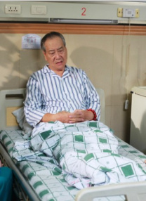 影片讲述了一个男人在美国生活多年后终于回到他在澳大利亚海边的家乡，但他在他十几岁的儿子面前被当地一群冲浪帮派羞辱，他们强占了他童年时代所爱的僻静海滩。