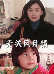 “黑寡妇”斯嘉丽·约翰逊穿印花长裙美艳动人；“钢铁侠”小罗伯特·唐尼身穿t恤配运动鞋表情搞怪依旧；“雷神”克里斯·海姆 “雷神2”首曝炫酷海报 托尔怒引“电光石火” 2013-04-20 日前，漫威最新英雄大片《雷神2：黑暗国度》发布了首款海报，克里斯·海姆斯沃斯饰演的雷神托尔手握巨锤，在暴雪中引下电光石火，他的铠甲在电光之下闪闪发亮。
